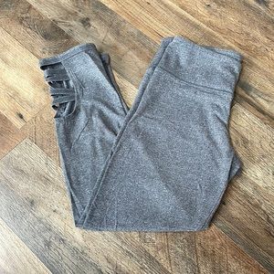 SO Mid Rise Gray Yoga Capris | Size Small